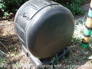 A rolling compost tumbler is easier to rotate. A rolling compost tumbler is easier to rotate.