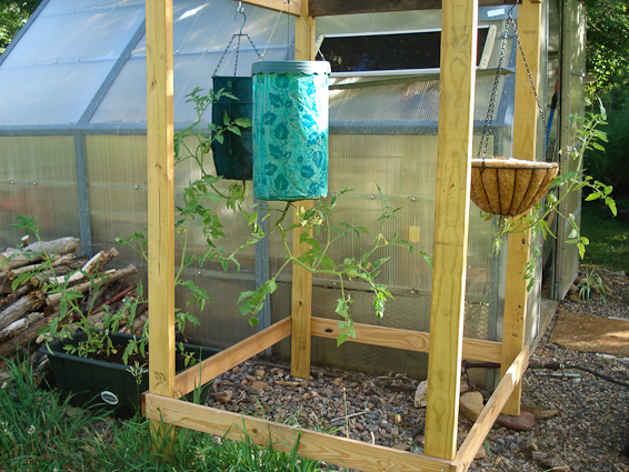 Upsy Downsy Upside Down Tomato and Vegetable Planter 